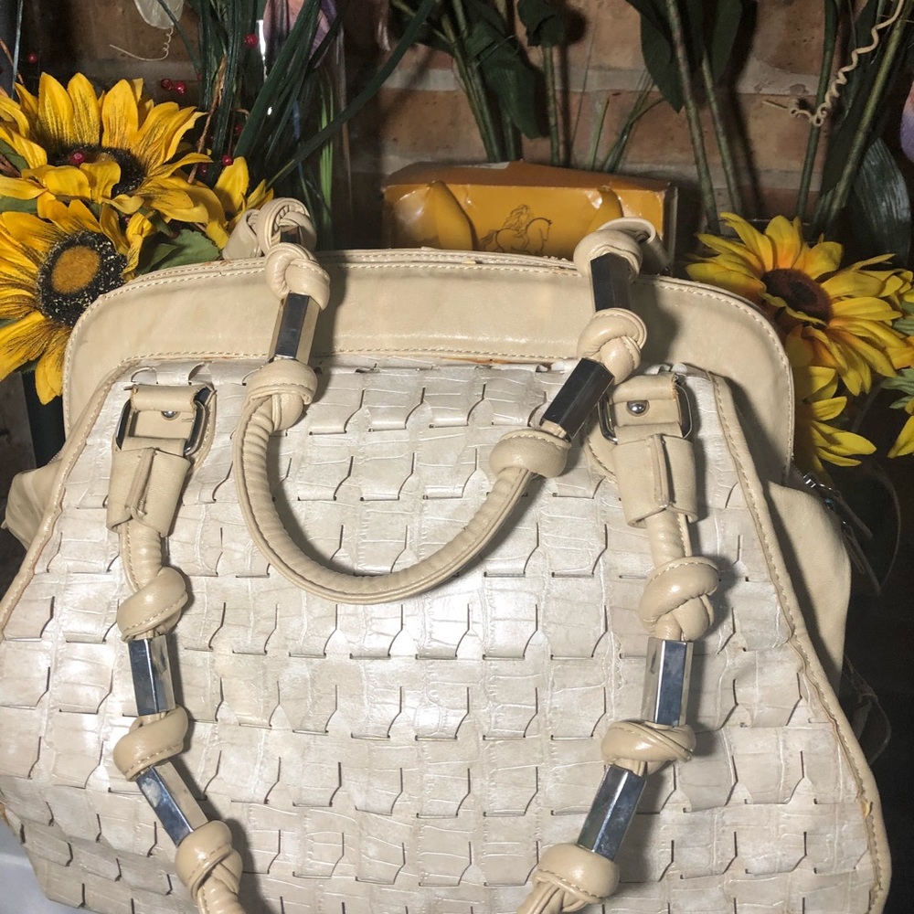 Galian Shoulder Bag